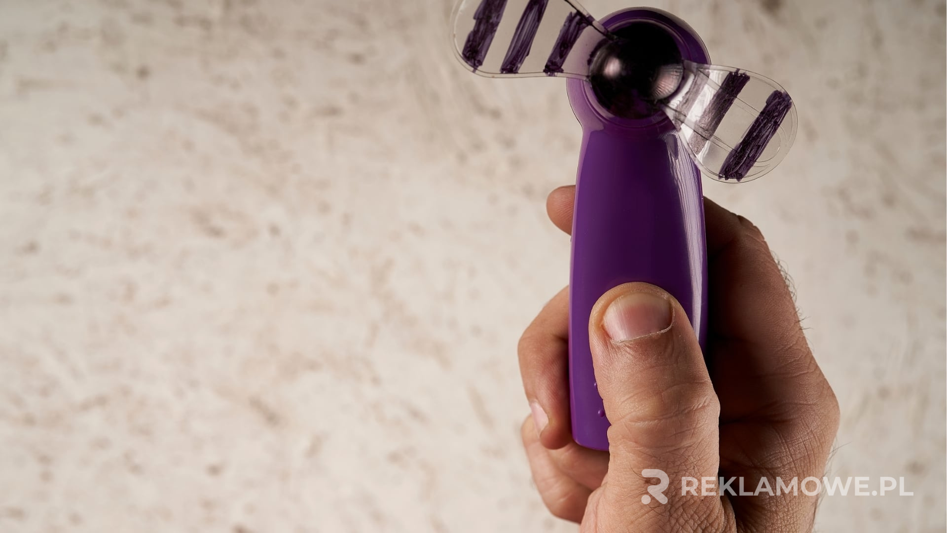 Wentylator reklamowy – od narzędzia do ikony stylu Wentylator reklamowy jako element ewolucji narzędzi marketingowych