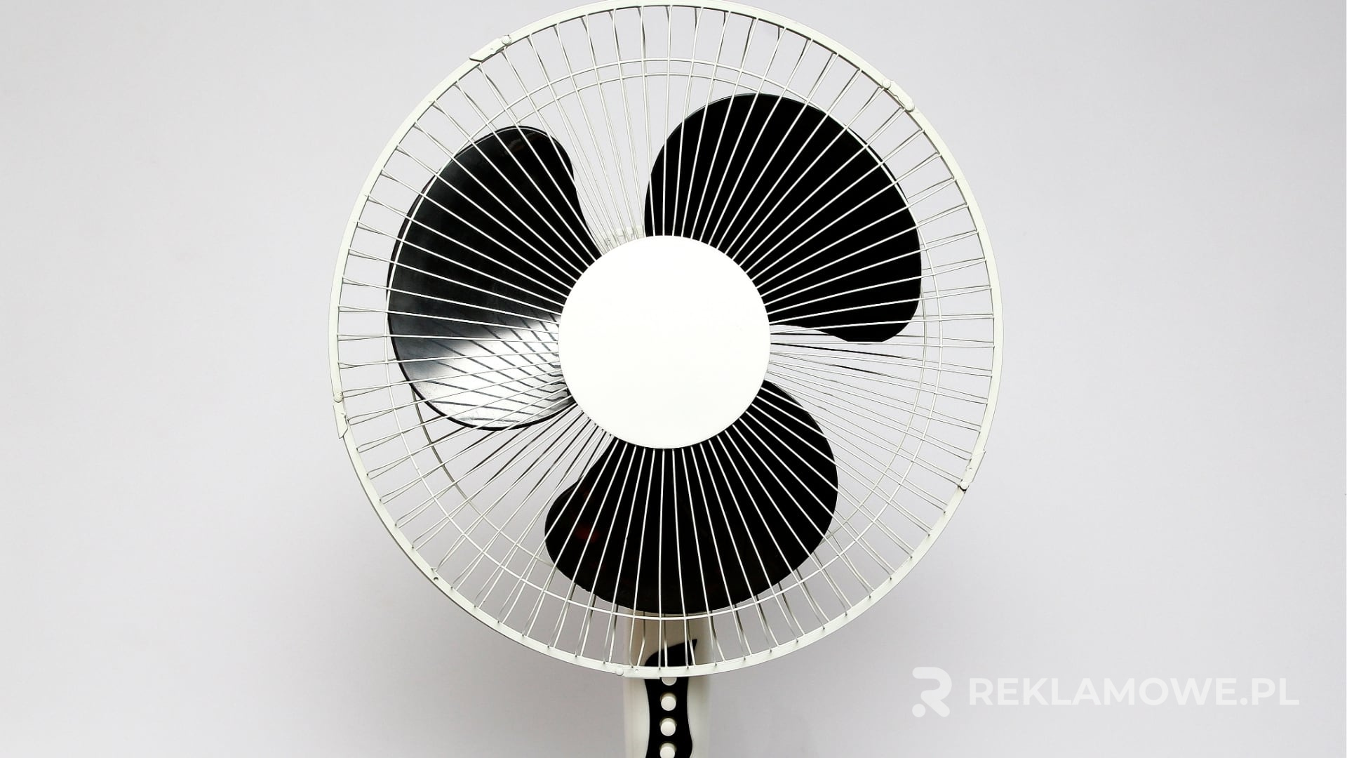 Nowoczesny wentylator z reklamą
