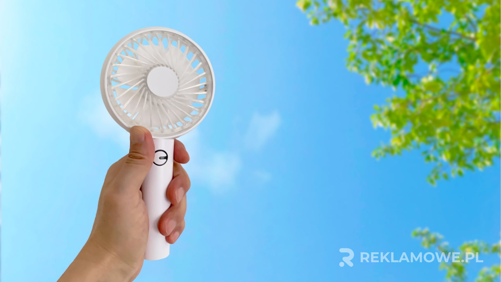 Opinie klientów o wentylatorach reklamowych i ich wpływ na sprzedaż