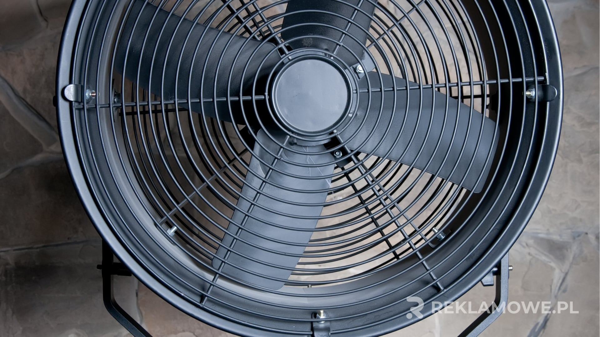 Innowacje w wentylatorach reklamowych