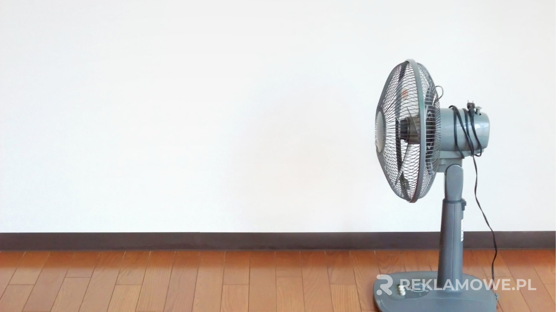 Wentylator reklamowy promujący markę